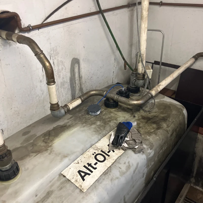 FoxPressure Gen 4 installed on a waste oil tank for remote level monitoring