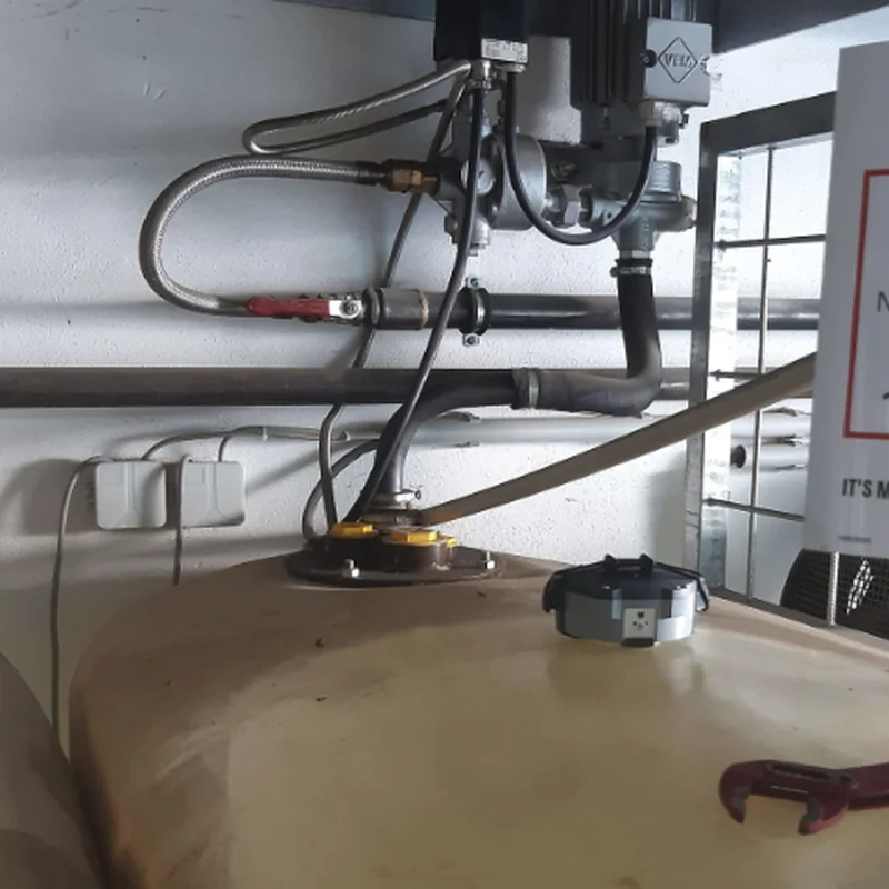 FoxRadar Gen 4 installed on a lubricants tank for remote fill-level monitoring