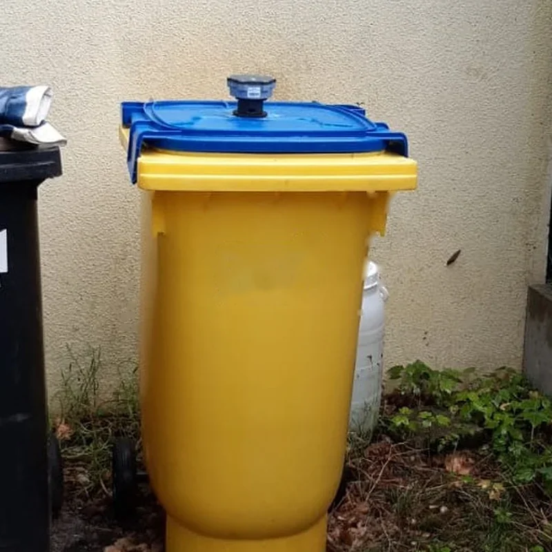 UCO container with FoxRadar (Gen 3) sensor mounted on top for remote fill-level monitoring